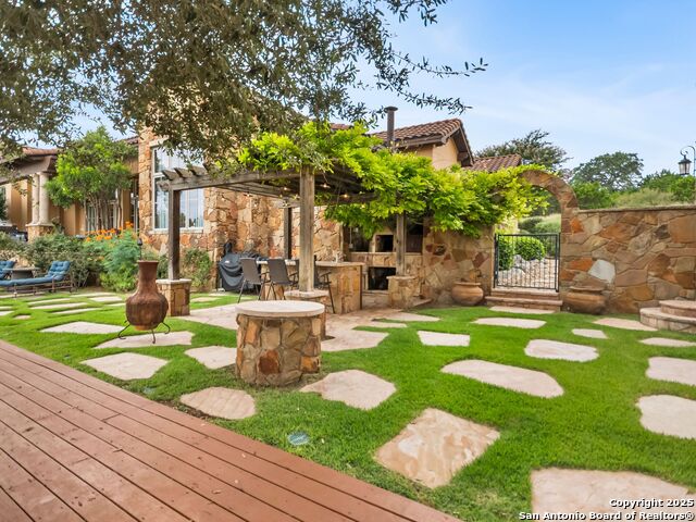 Listing photo id 61 for 103 Castle Rock