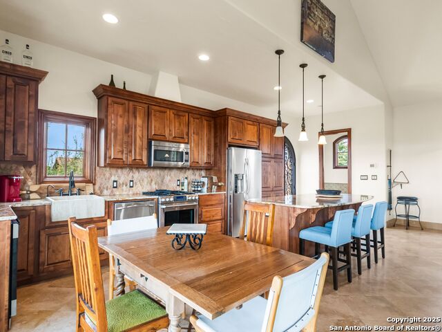 Listing photo id 70 for 103 Castle Rock