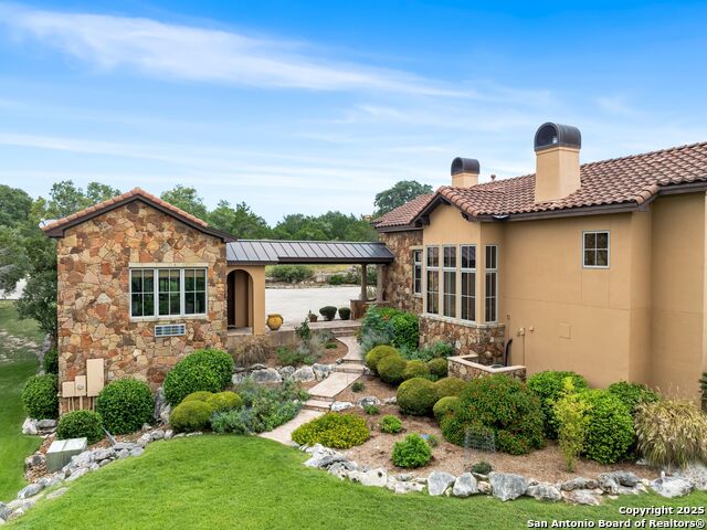 Listing photo id 82 for 103 Castle Rock