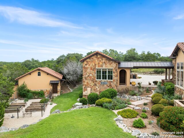 Listing photo id 83 for 103 Castle Rock