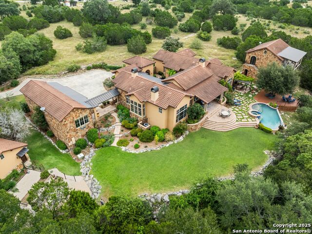 Listing photo id 84 for 103 Castle Rock