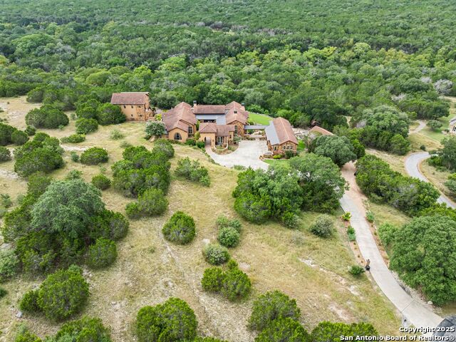 Listing photo id 7 for 103 Castle Rock