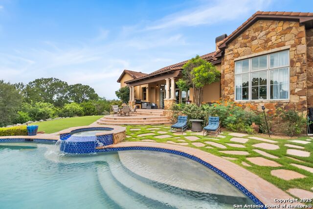 Listing photo id 97 for 103 Castle Rock