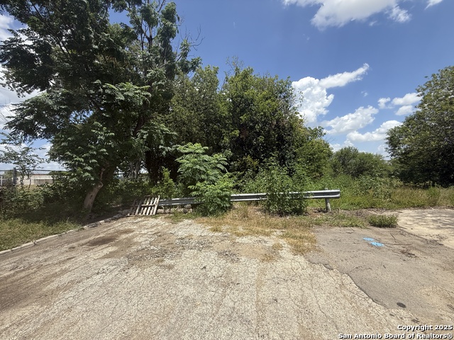 Listing photo id 1 for 4618 Webbles