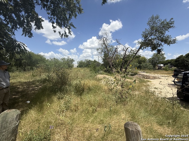 Listing photo id 2 for 4618 Webbles