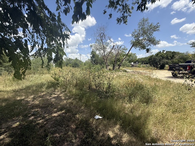 Listing photo id 3 for 4618 Webbles