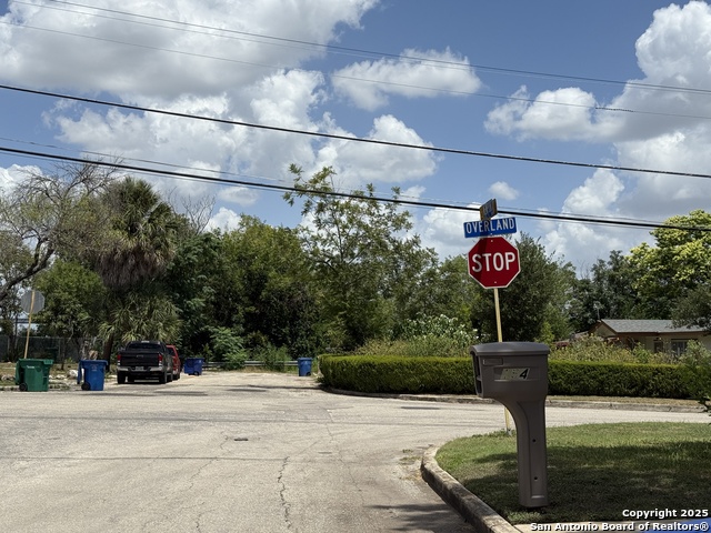 Listing photo id 6 for 4618 Webbles