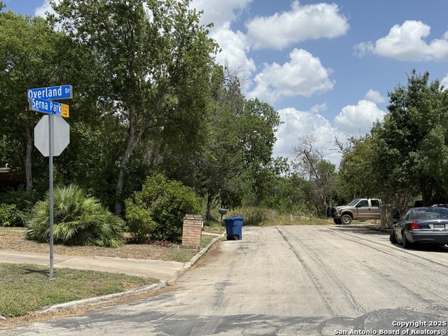Listing photo id 7 for 4618 Webbles