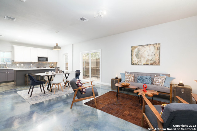 Image 10 of 29 For 603 Euclid Ave W