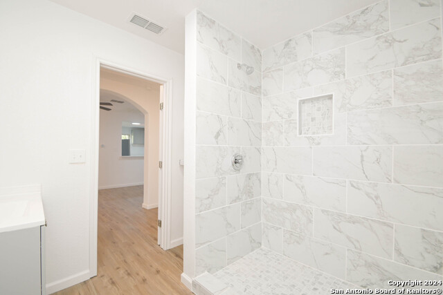 Image 11 of 17 For 727 John Adams Dr