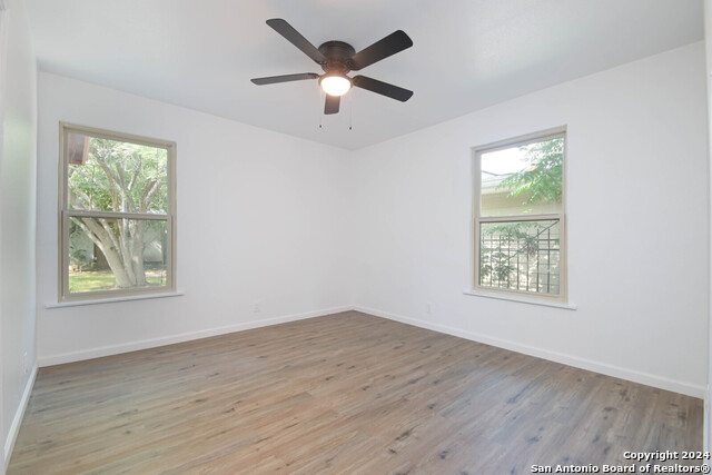 Image 12 of 17 For 727 John Adams Dr