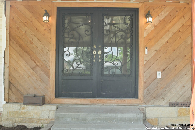 Image 3 of 17 For 727 John Adams Dr