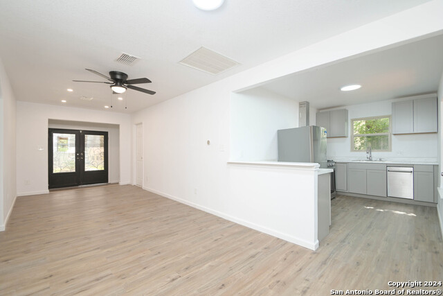 Image 5 of 17 For 727 John Adams Dr