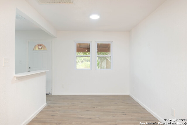 Image 6 of 17 For 727 John Adams Dr