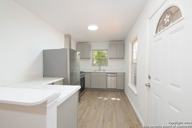 Image 7 of 17 For 727 John Adams Dr