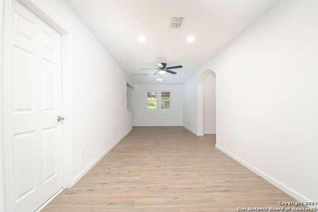 Image 8 of 17 For 727 John Adams Dr