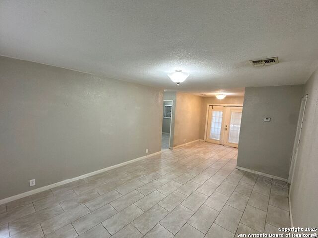 Image 2 of 10 For 815 Hickory Hill Dr.