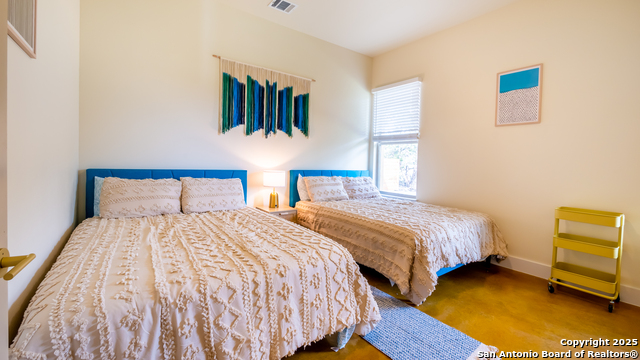 Image 11 of 34 For 136 Woodridge