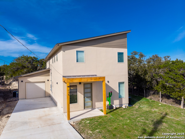 Image 2 of 34 For 136 Woodridge