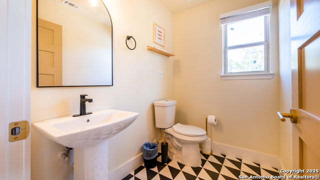 Image 21 of 34 For 136 Woodridge