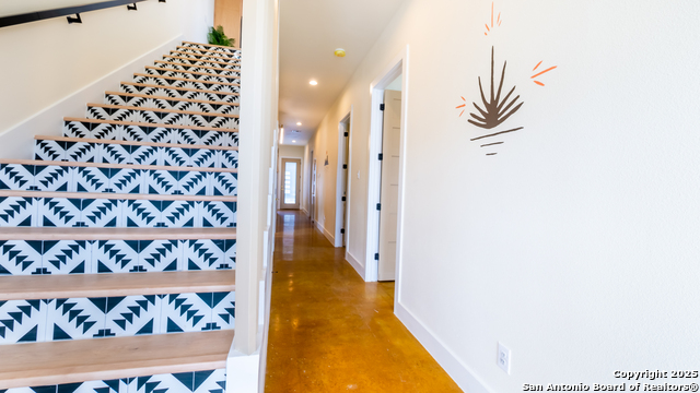 Image 5 of 34 For 136 Woodridge