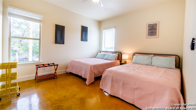 Image 6 of 34 For 136 Woodridge