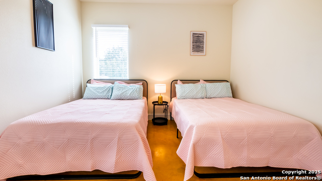 Image 7 of 34 For 136 Woodridge