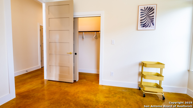 Image 8 of 34 For 136 Woodridge