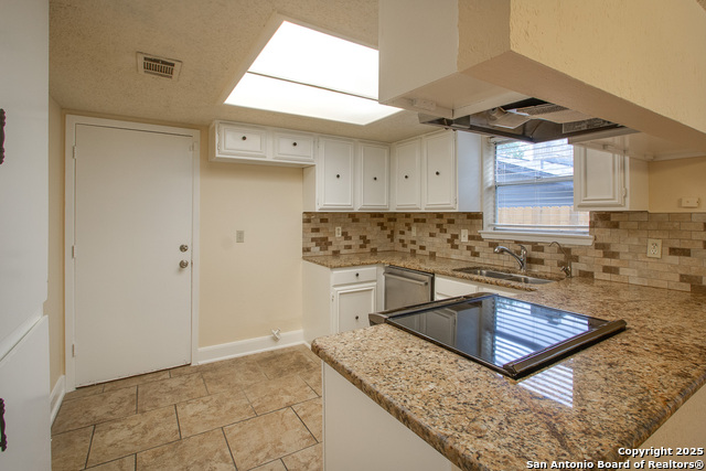 Image 7 of 20 For 6403 Ridge Tree Dr