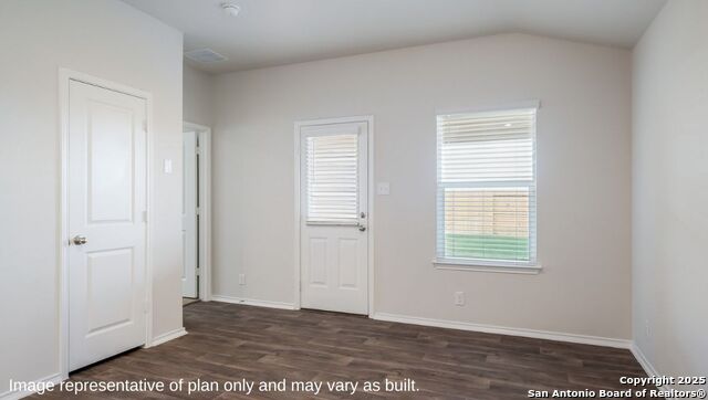 Listing photo id 10 for 711 Bellamy Dr