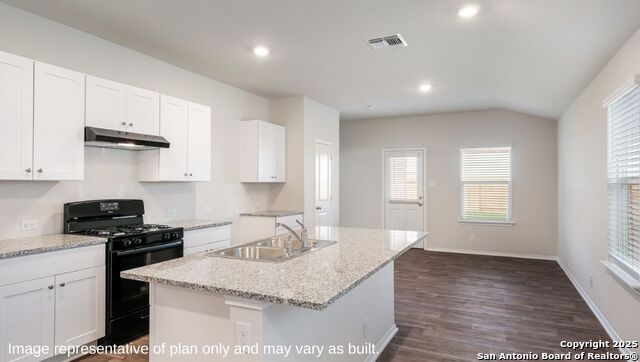 Listing photo id 4 for 711 Bellamy Dr
