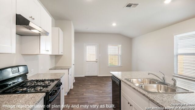 Listing photo id 5 for 711 Bellamy Dr
