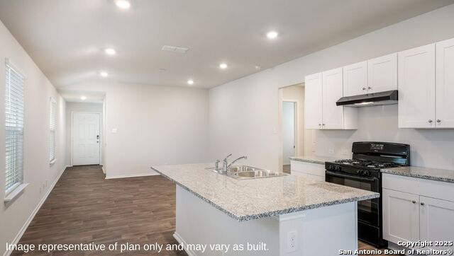 Listing photo id 7 for 711 Bellamy Dr