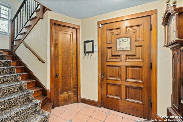 Image 4 of 50 For 5351 Fredericksburg