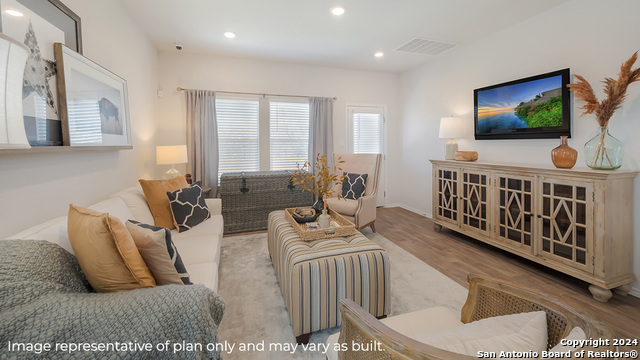 Image 13 of 41 For 718 Bellamy Dr