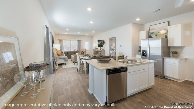 Image 4 of 41 For 718 Bellamy Dr