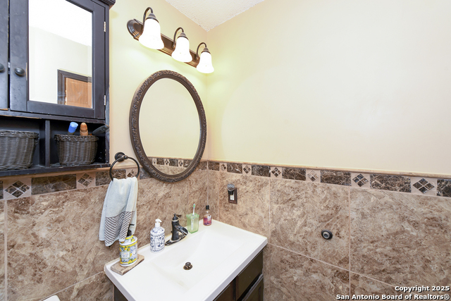 Image 14 of 19 For 11403 Jarbo Pass