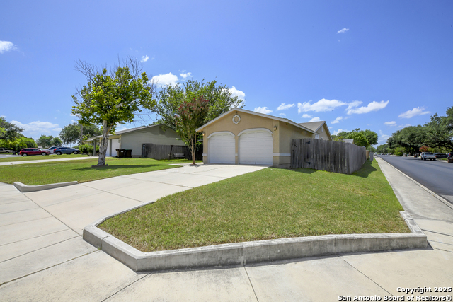 Image 2 of 19 For 11403 Jarbo Pass
