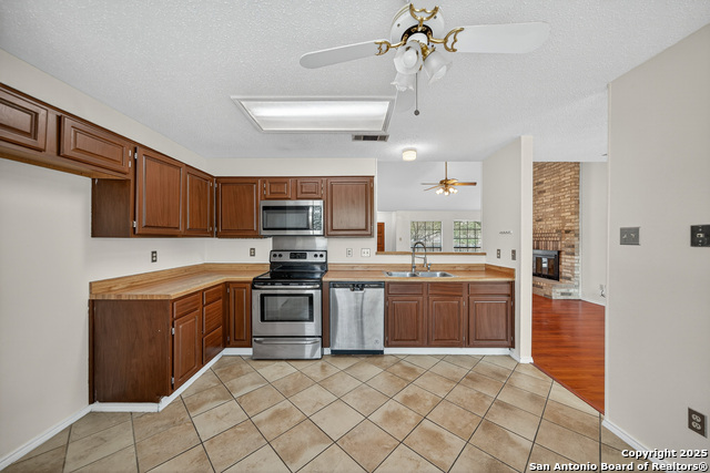 Listing photo id 9 for 1112 Dimrock