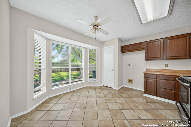 Listing photo id 12 for 1112 Dimrock