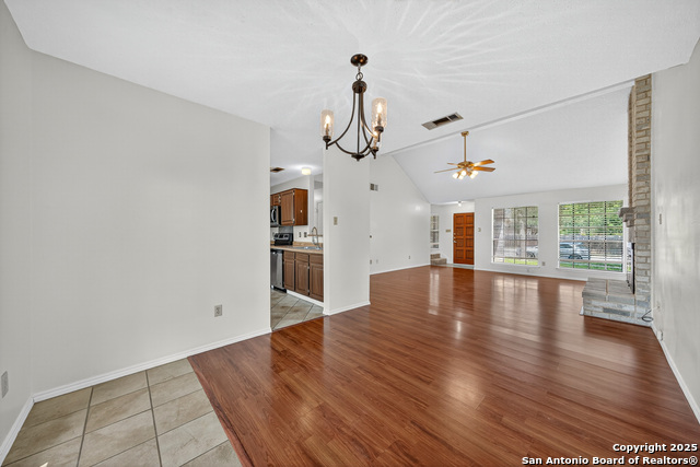Listing photo id 14 for 1112 Dimrock