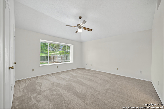 Listing photo id 15 for 1112 Dimrock