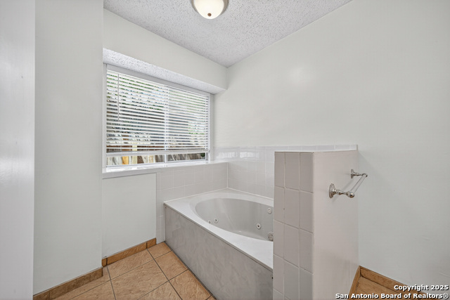 Listing photo id 18 for 1112 Dimrock
