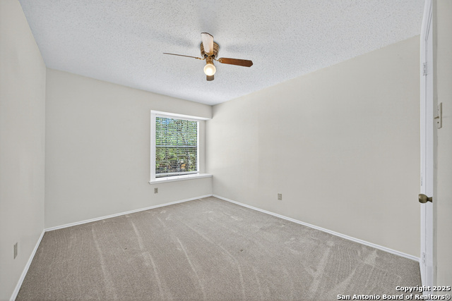 Listing photo id 21 for 1112 Dimrock