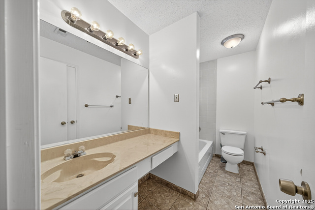 Listing photo id 23 for 1112 Dimrock