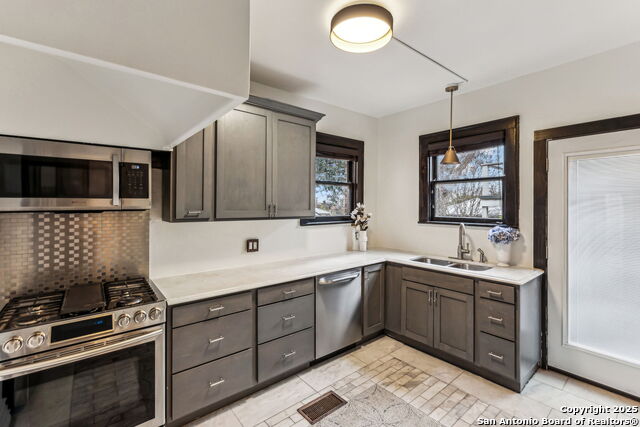 Image 8 of 50 For 162 Davis  