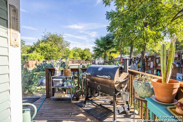 Listing photo id 10 for 920 Lamar