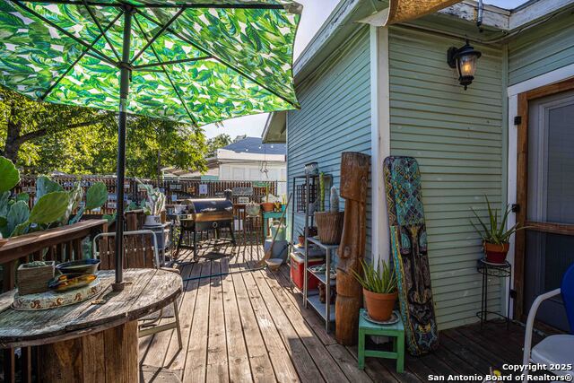 Listing photo id 11 for 920 Lamar