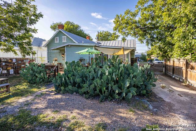 Listing photo id 15 for 920 Lamar