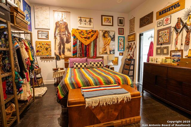 Listing photo id 2 for 920 Lamar